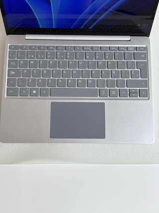 Portátil Microsoft Laptop Go Gris