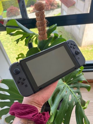 Nintendo Switch V2 impecable + 3 juegos+ mando pro