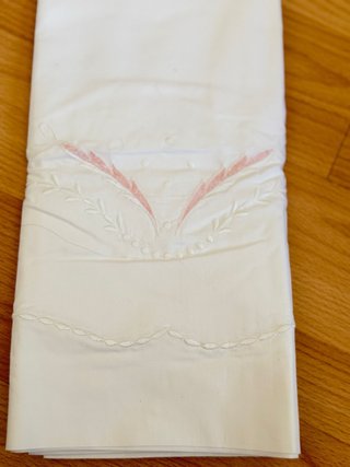 Lote 2 juegos de sábanas blancos bordados