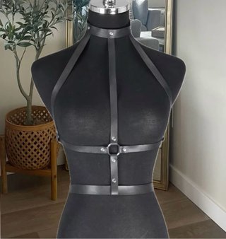Cinturón de cuero negro