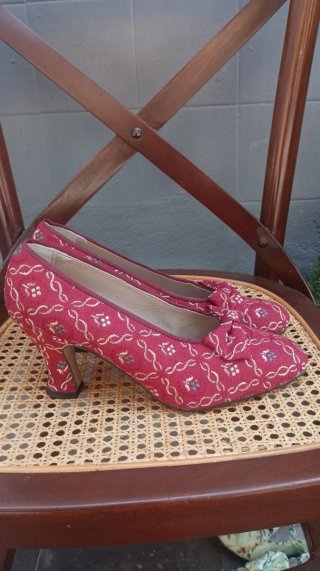 Zapatos valenciana rojos con lazo