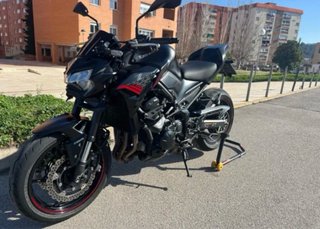 Kawasaki Z 900 Negra y Roja