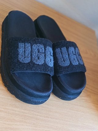 Sandalias UGG negras plataforma