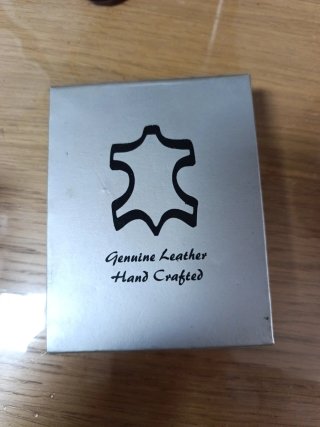 Cartera de piel negra para hombre