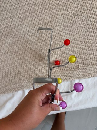 Perchero de puerta con bolas de colores