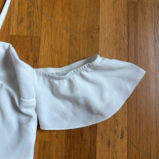 Top blanco con volantes