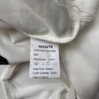 Top blanco con volantes