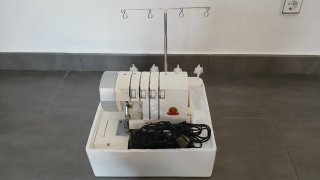 Máquina Overlock Singer 14SH754