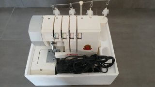 Máquina Overlock Singer 14SH754