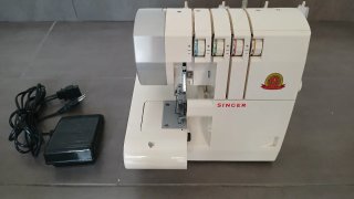 Máquina Overlock Singer 14SH754