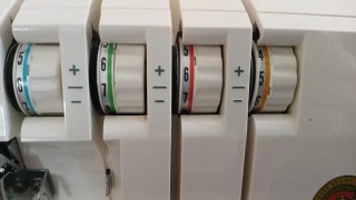 Máquina Overlock Singer 14SH754