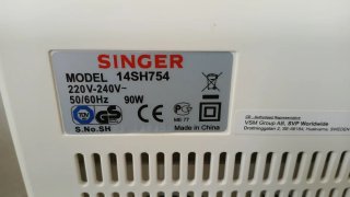 Máquina Overlock Singer 14SH754
