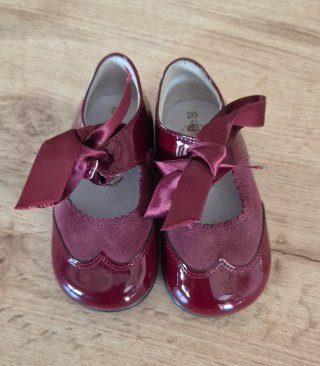Zapatos charol granate bebé