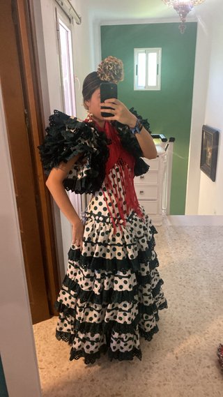Traje de flamenca volantes lunares