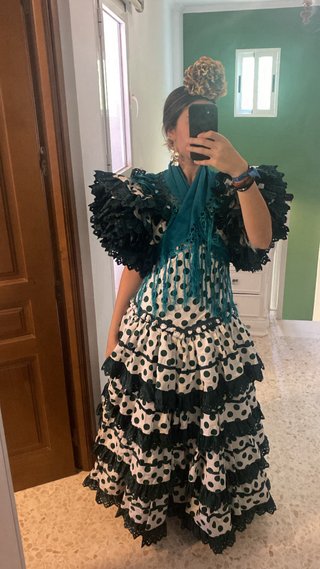 Traje de flamenca volantes lunares