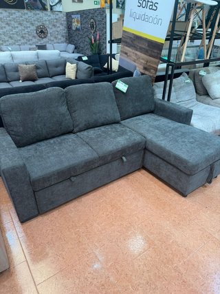 Sofá cama gris con arcón