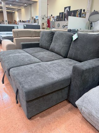 Sofá cama gris con arcón