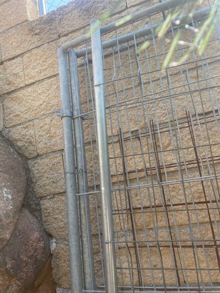 Valla de obra metálica sin usar