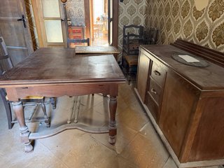 Mesa y sillas madera rústica