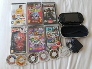 Consola PSP Negra + 7 Juegos UMD + tarjeta memoria