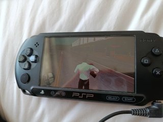 Consola PSP Negra + 7 Juegos UMD + tarjeta memoria