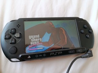 Consola PSP Negra + 7 Juegos UMD + tarjeta memoria