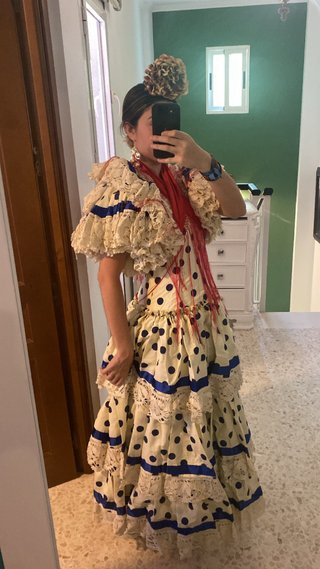 Traje de flamenca beige y azul