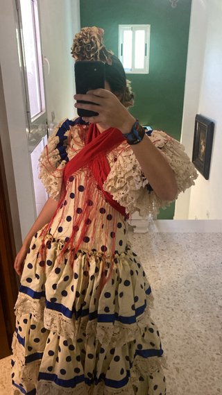Traje de flamenca beige y azul