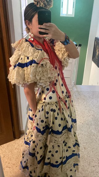 Traje de flamenca beige y azul