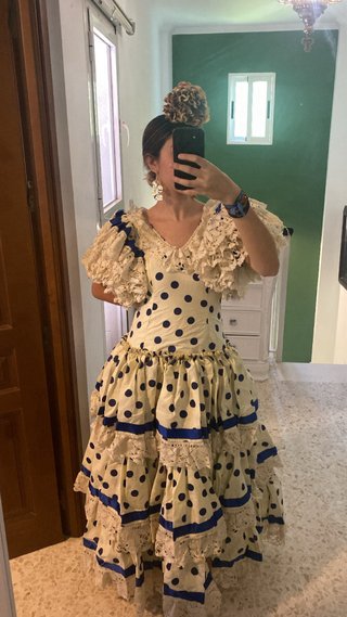Traje de flamenca beige y azul