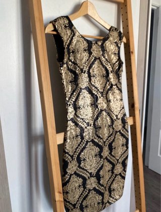 Vestido fiesta negro y dorado con etiqueta