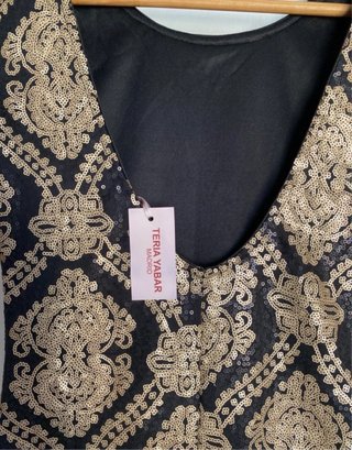 Vestido fiesta negro y dorado con etiqueta