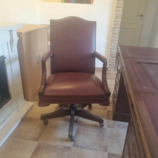 Escritorio inglés y silla de cuero