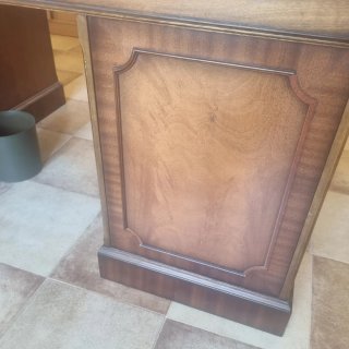 Escritorio inglés y silla de cuero