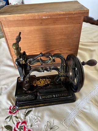 Máquina de coser antigua Labour Lesage