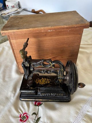 Máquina de coser antigua Labour Lesage