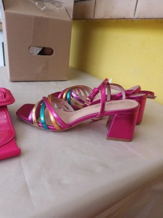 Sandalias Tulipano Multicolor con Cinturón Rosa