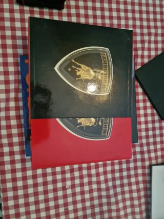Libros y manuales de coches de lujo