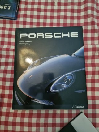 Libros y manuales de coches de lujo