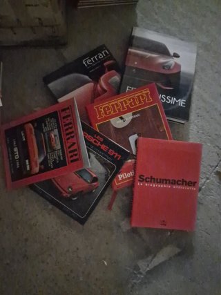 Libros y manuales de coches de lujo