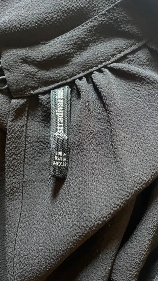 Blusa Stradivarius Negra Mangas Plumeti