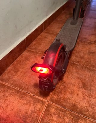Patinete Eléctrico Negro y Naranja