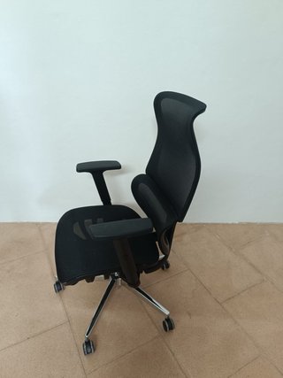 Silla de oficina ergonómica negra