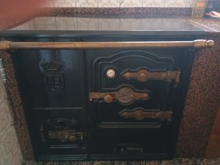 Cocina de Carbón Antigua. Regalo. Si desmontan.
