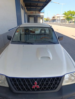 Mitsubishi L 200 2003
