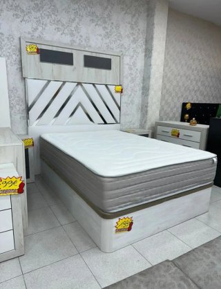 Canapé de tela y madera