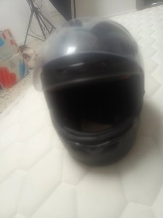 Casco de moto negro con visera.Sin usar, nuevo