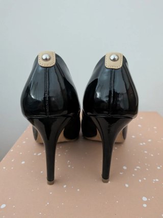 Zapatos de tacón charol negros