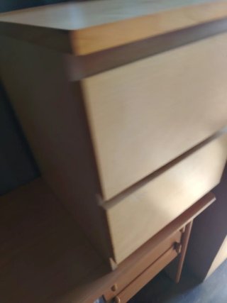 Mesita de noche de madera