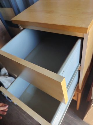 Mesita de noche de madera